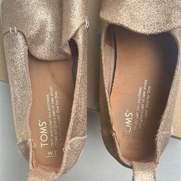 TOMS - Picture 5 of 9